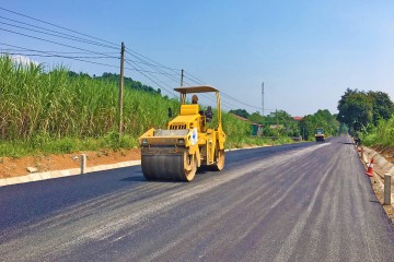 工事進捗状況の更新 2022 年 10 月 - Km51+600-Km53+500 の基礎、路面、排水システム、交通安全区間の損傷を修復。 Km57+00- Km59+700、ハイウェイ 47、タインホア省