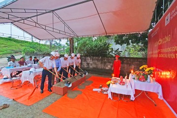 Groundbreaking ceremony of renovation and upgrade project of rescue road in Truong Xuan commune to left dike of Chu river, Tho Xuan district, Thanh Hoa province