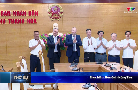 越南清化省人民委员会主席苏英勇会见并与 StaBOO Holding AG 公司举行工作会谈——清化电视台